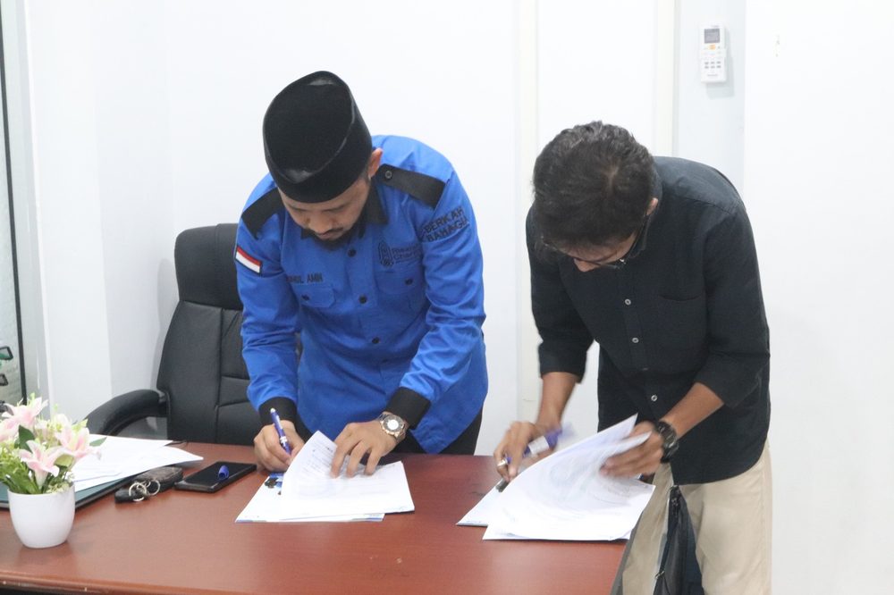 Penandatanganan MoU MPZ Alumni Ar Risalah